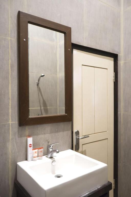 Джамби: OYO 1283 Guest House Loemajan