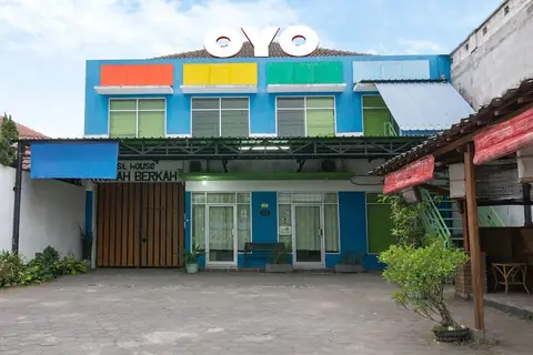 OYO 1242 Penginapan Rb Syariah — фото 1