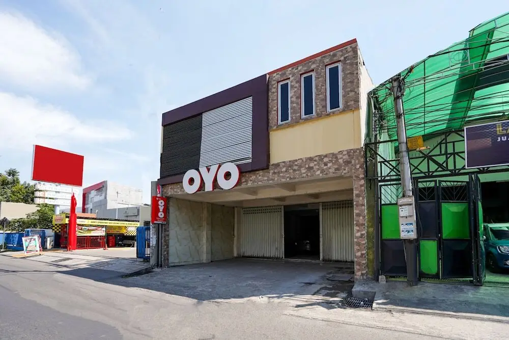 Сурабая: OYO 1102 Griya Aisyah Syariah 1
