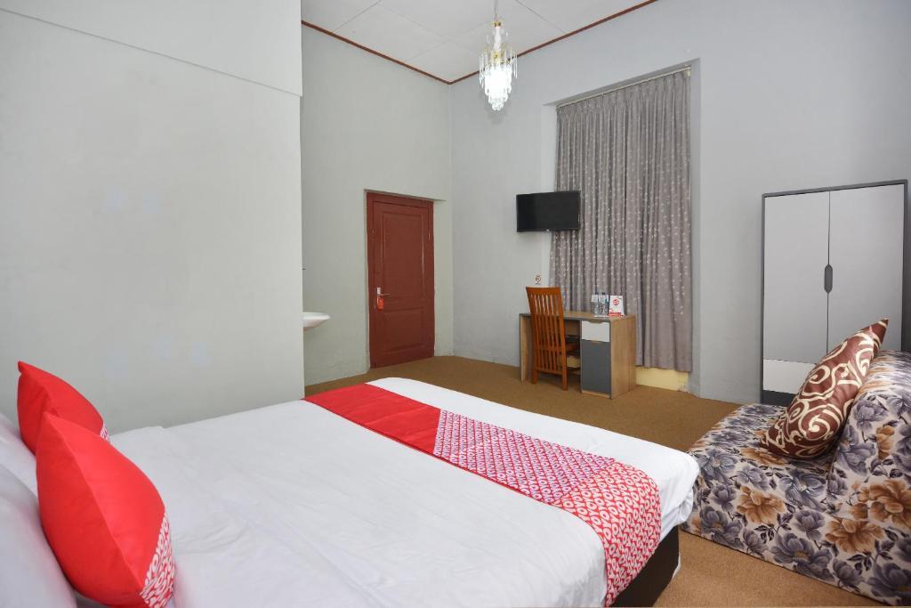 Джокьякарта: OYO 1303 Golden Inn 2