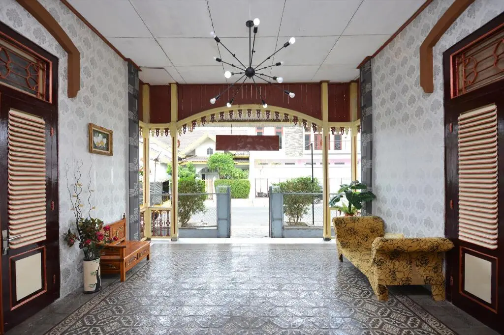 Джокьякарта: OYO 1303 Golden Inn 2