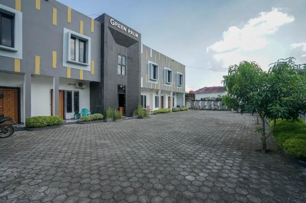Лубуклингау: OYO 1266 Green Palm Kostel Syariah