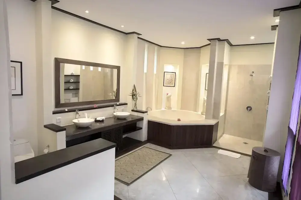 Темеси: Bougain Villa