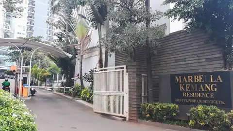 1BR Apartment at Marbella Kemang Residence By Travelio — фото 1