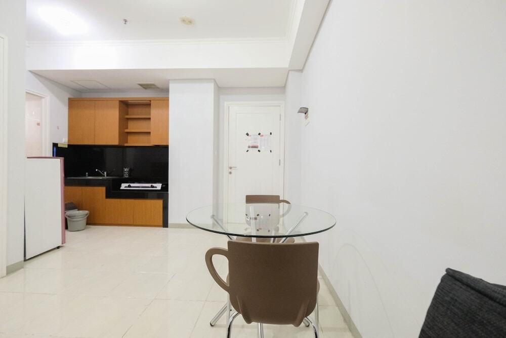 Тангеранг: 2BR Apartment at Silkwood Residence near Gading Serpong
