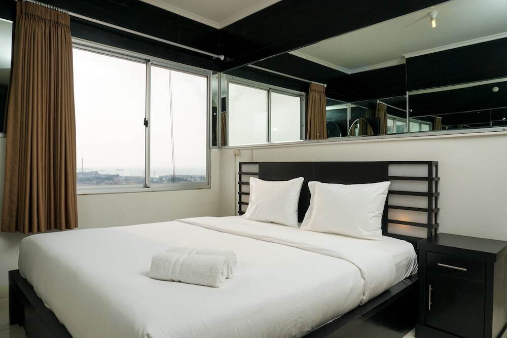 Джакарта: 2BR Apartment Seaview with Workspace at Mediterania Marina Ancol