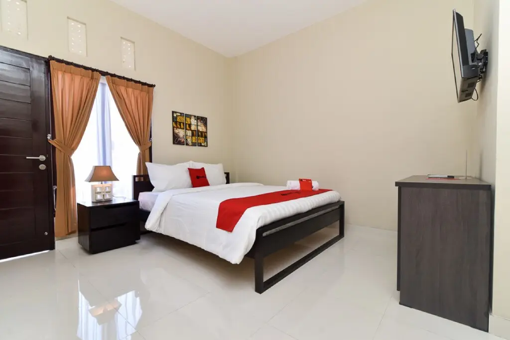 Кута: RedDoorz Plus near Jalan Imam Bonjol Denpasar