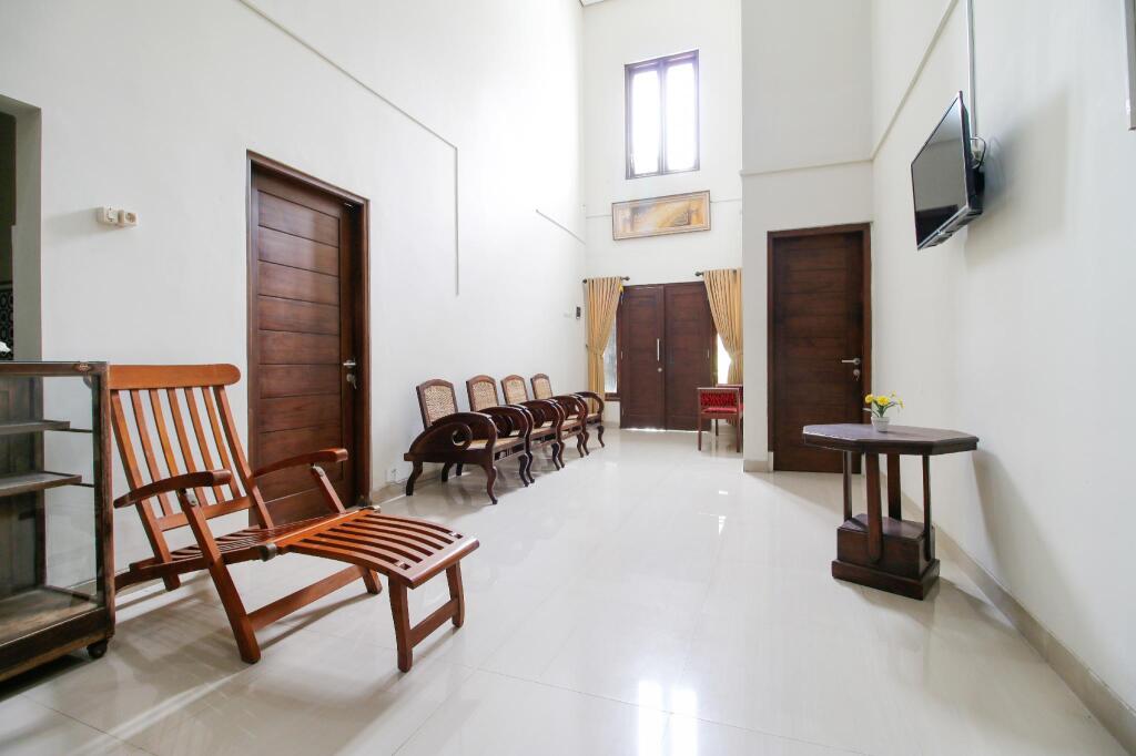 Слеман: RedDoorz @ Jalan Palagan