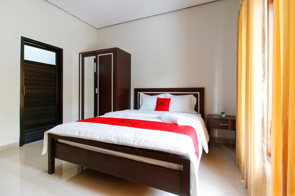 Слеман: RedDoorz @ Jalan Palagan