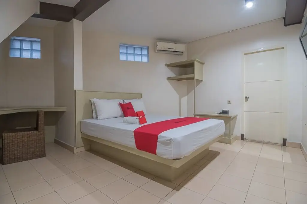 Бандунг: RedDoorz plus near Museum Geologi Bandung