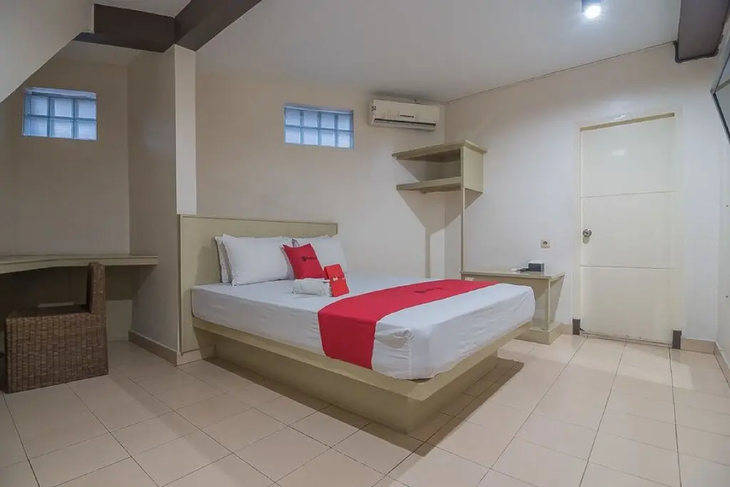 Бандунг: RedDoorz plus near Museum Geologi Bandung