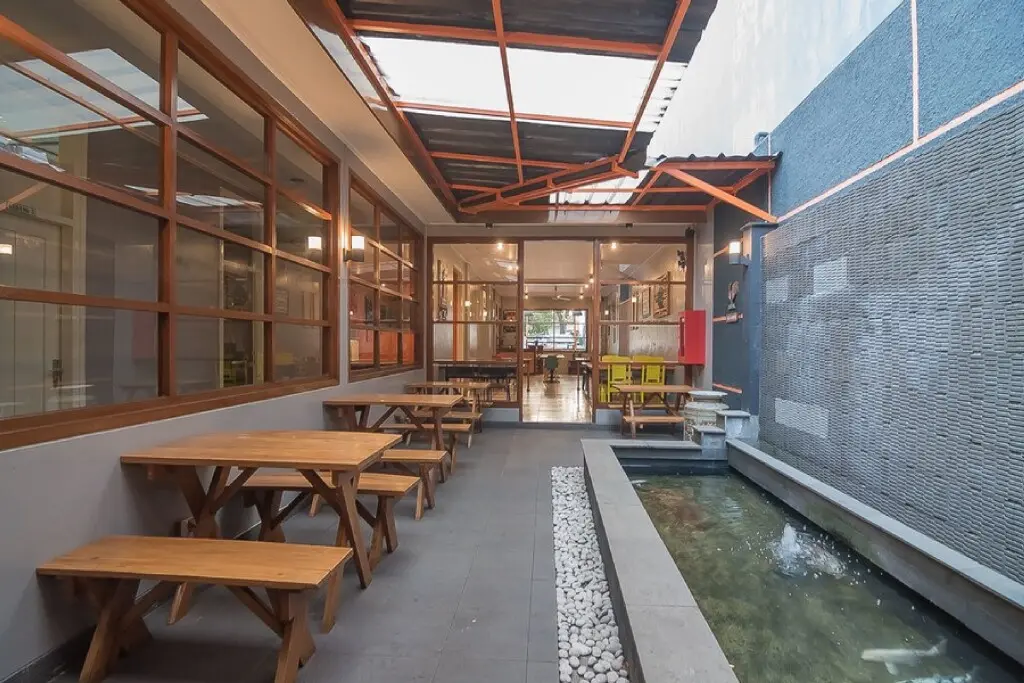 Бандунг: RedDoorz plus near Museum Geologi Bandung