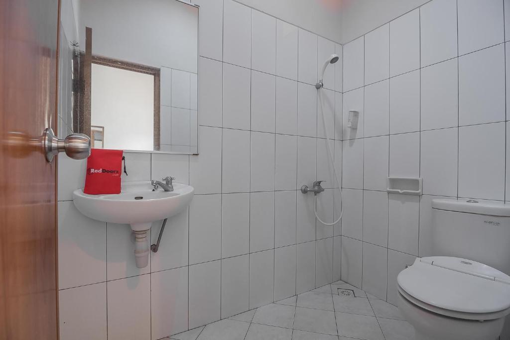 Лембанг: RedDoorz @ Maribaya Street 2
