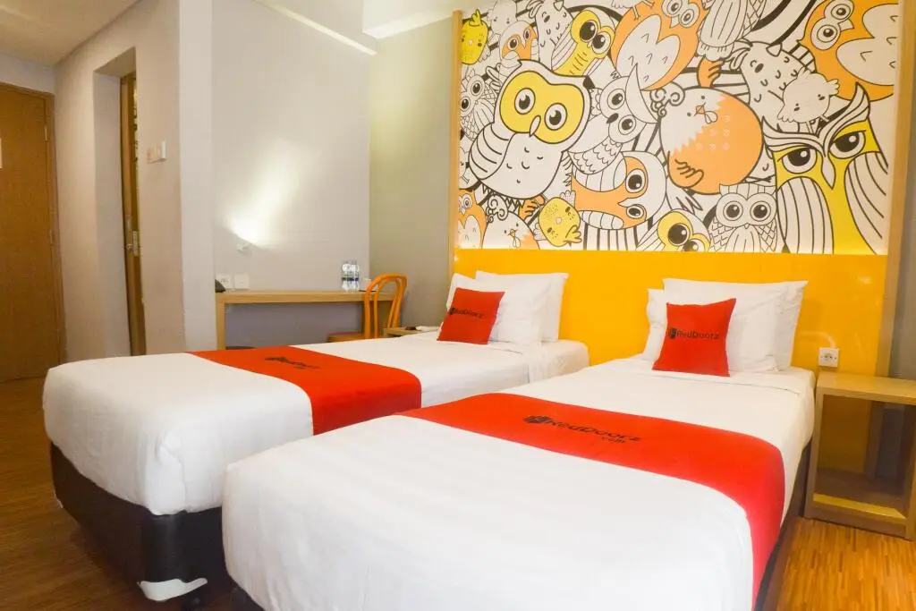 Сурабая: RedDoorz Apartment near Bundaran Satelit Surabaya