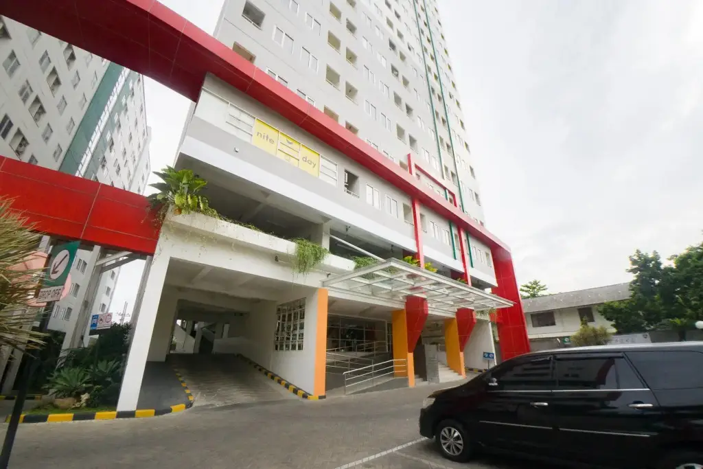 Сурабая: RedDoorz Apartment near Bundaran Satelit Surabaya