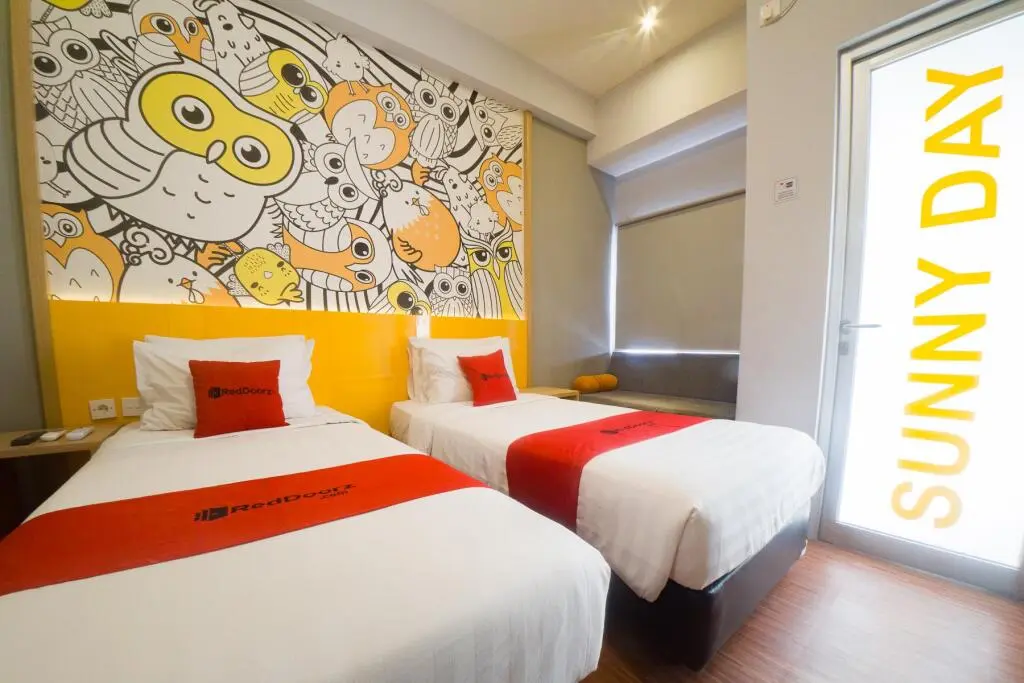 Сурабая: RedDoorz Apartment near Bundaran Satelit Surabaya