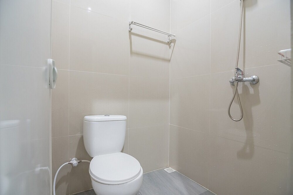 Джокьякарта: RedDoorz near Ambarukmo Yogyakarta 2