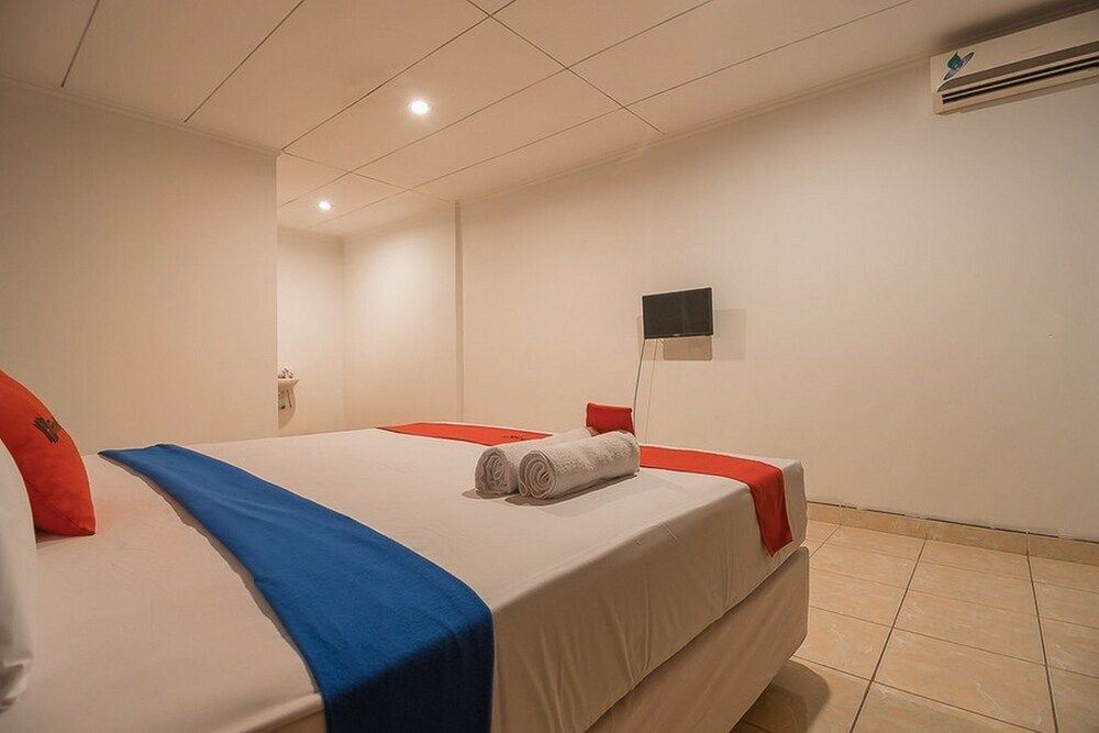Бандунг: RedDoorz Near Telkom Corporate University 2