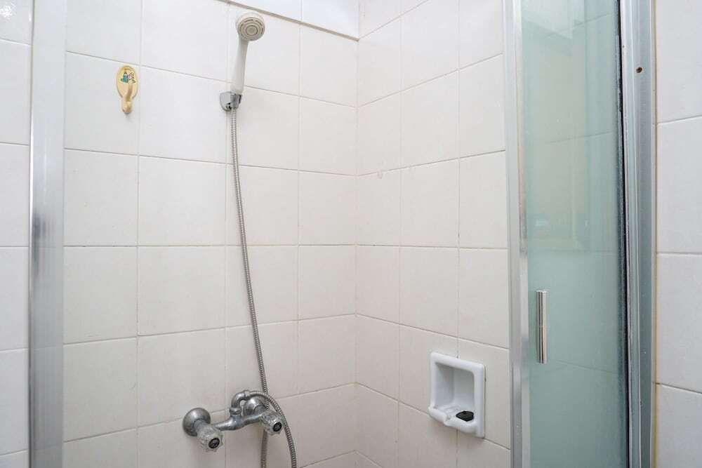 Джакарта: 2BR with Pool View at Beverly Tower Apartment