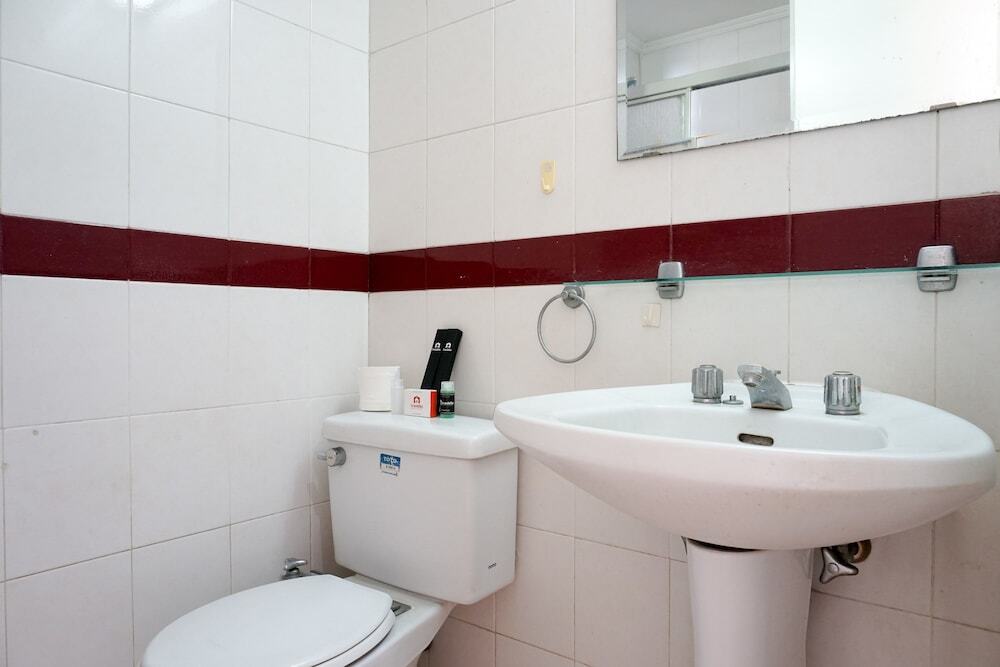 Джакарта: 2BR with Pool View at Beverly Tower Apartment