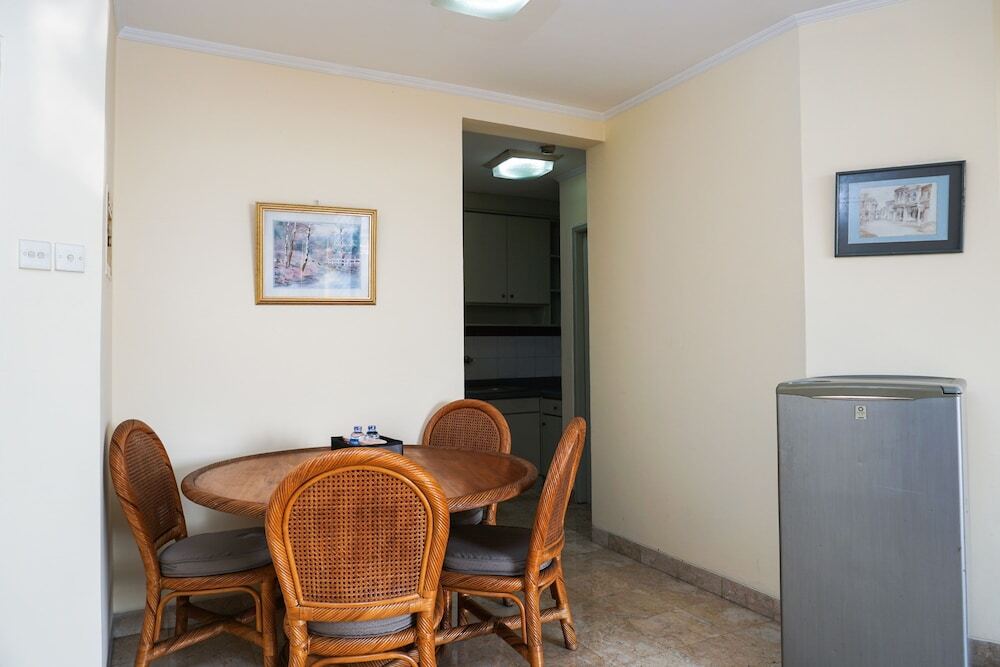 Джакарта: 2BR with Pool View at Beverly Tower Apartment