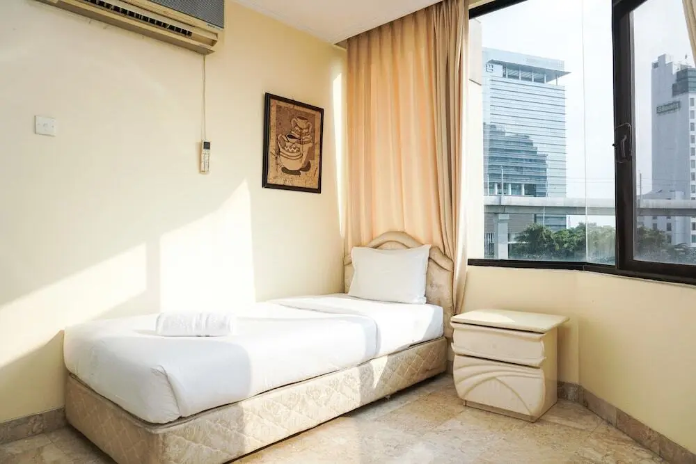 Джакарта: 2BR with Pool View at Beverly Tower Apartment