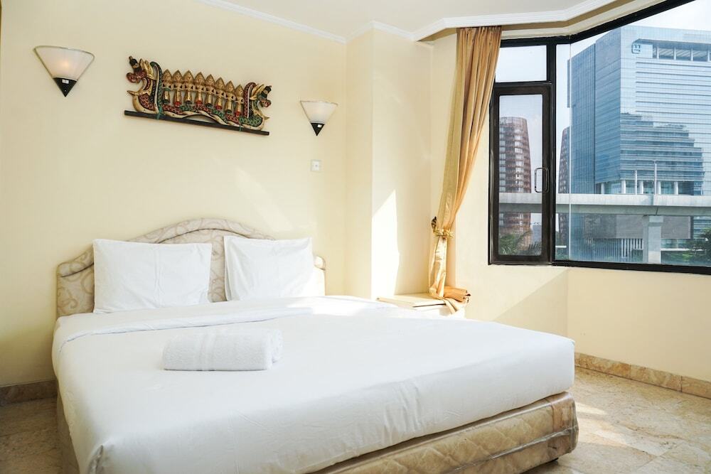 Джакарта: 2BR with Pool View at Beverly Tower Apartment