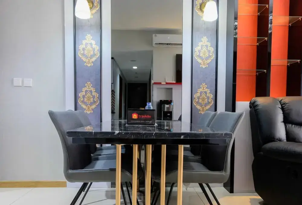 Legok: 3BR Apartment with Pool View at M-Town Residence