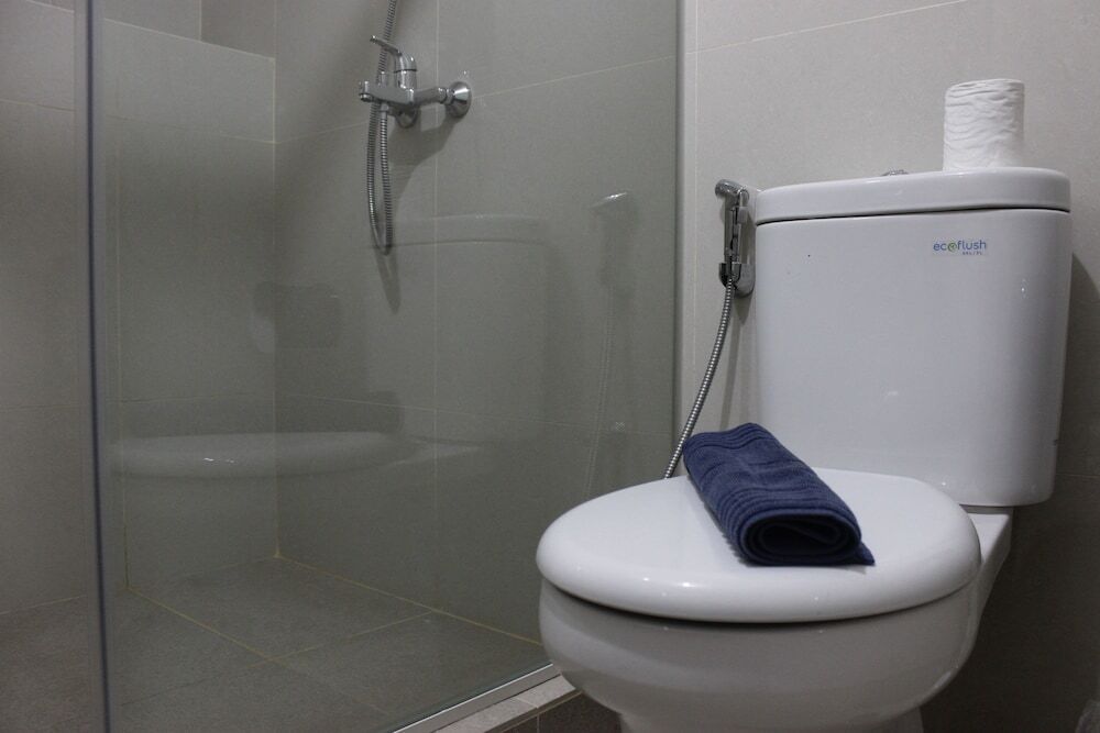 Бандунг: Artistic 3BR Apartment at Landmark Residence