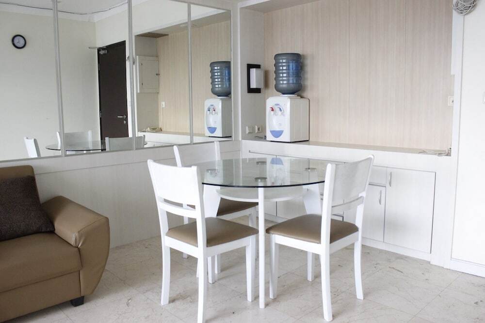 Бандунг: Artistic 3BR Apartment at Landmark Residence