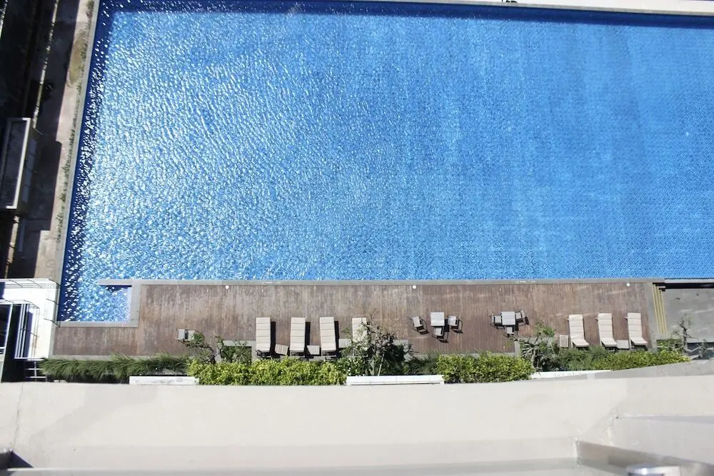 Бандунг: Artistic 3BR Apartment at Landmark Residence