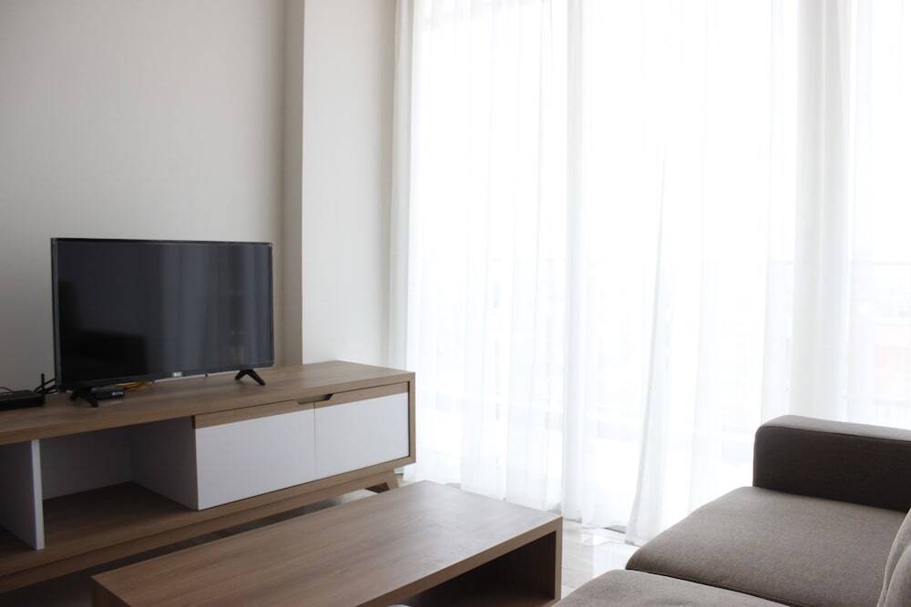 Бандунг: Artistic 3BR Apartment at Landmark Residence