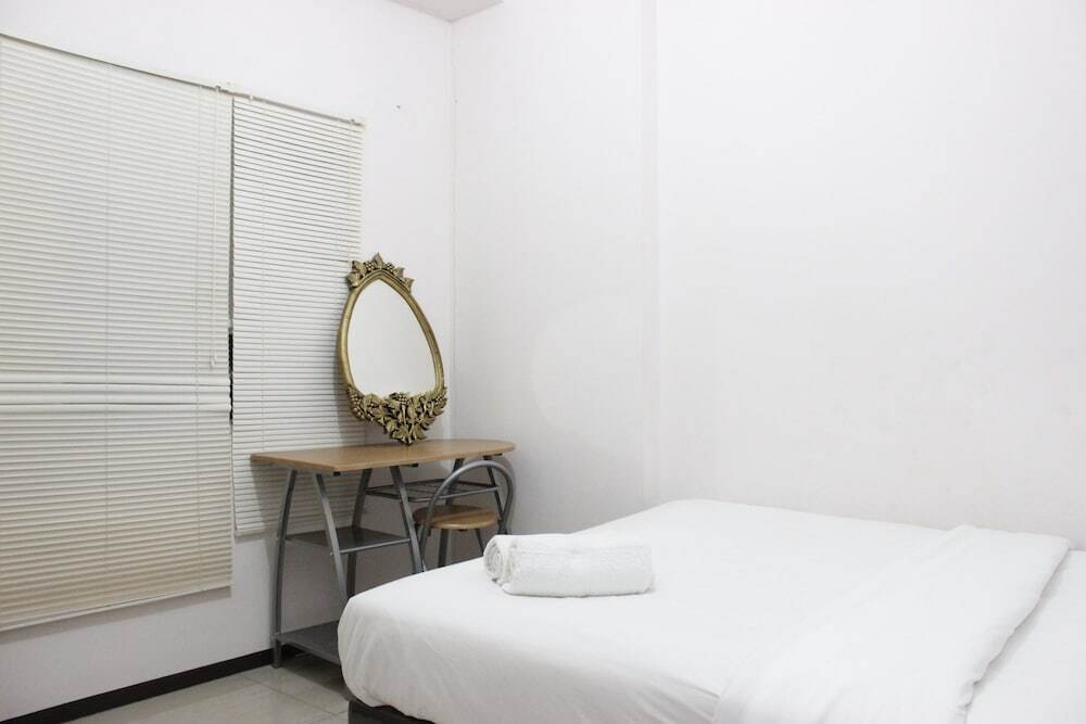 Бандунг: Classic 2BR Gateway Pasteur Apartment By Travelio