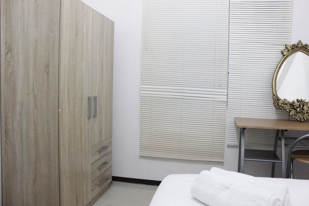 Бандунг: Classic 2BR Gateway Pasteur Apartment By Travelio