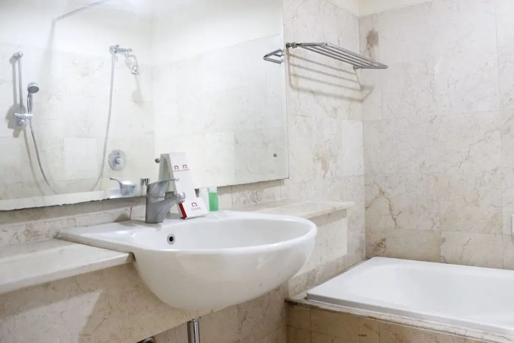 Бандунг: Classic 3BR At Braga City Walk Apartment