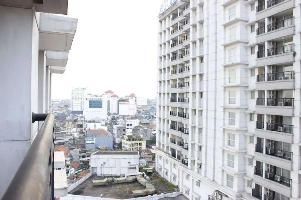 Бандунг: Classic 3BR At Braga City Walk Apartment