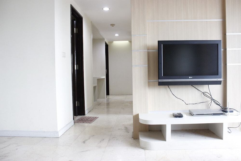 Бандунг: Classic 3BR At Braga City Walk Apartment