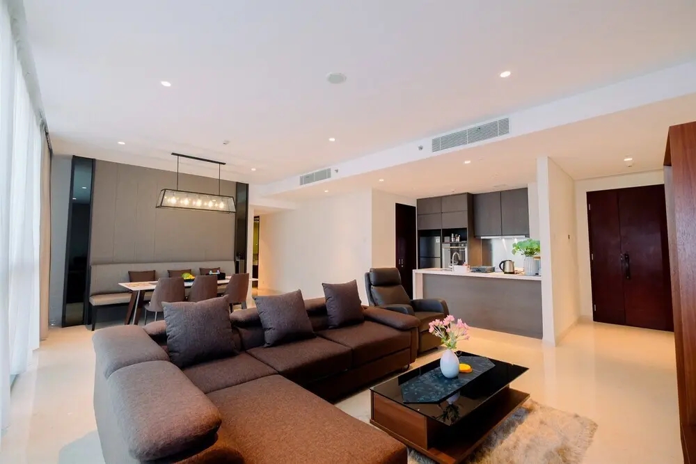 Джакарта: Classy 2BR Casa Domaine Apartment with Maid Room By Travelio