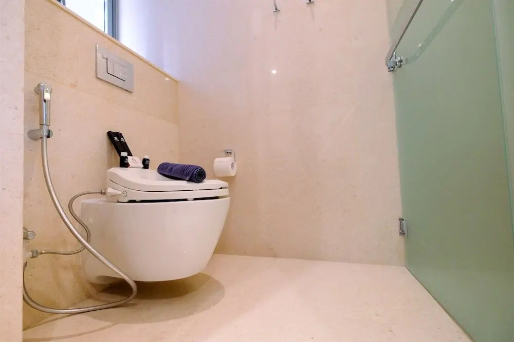 Джакарта: Classy 2BR Casa Domaine Apartment with Maid Room By Travelio