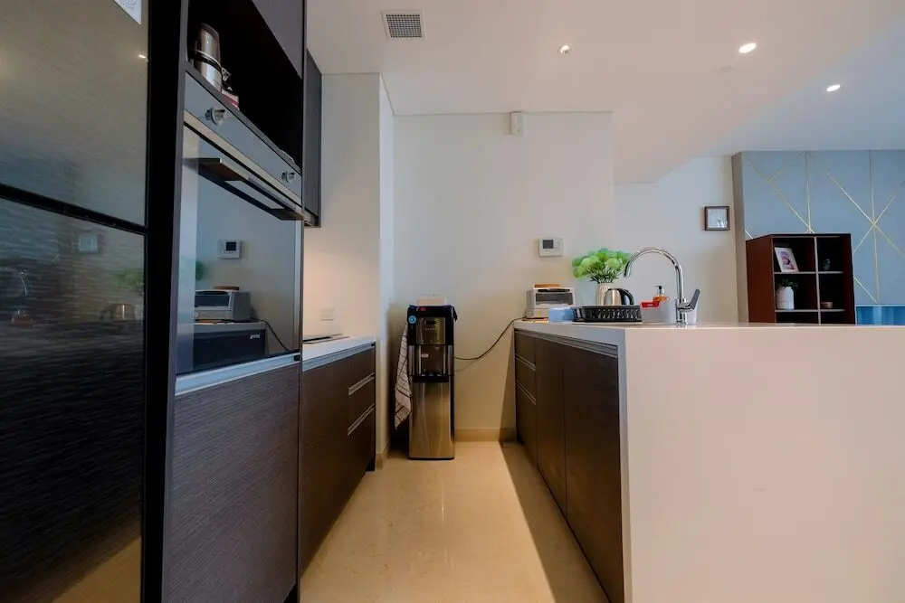 Джакарта: Classy 2BR Casa Domaine Apartment with Maid Room By Travelio