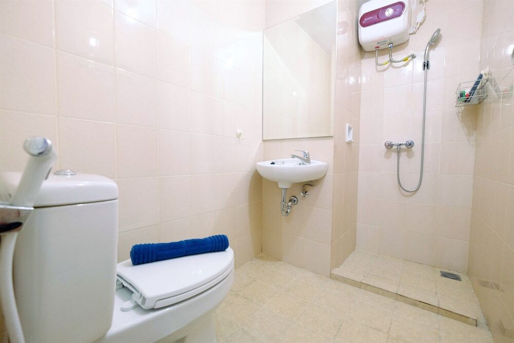 Джакарта: Comfy 2Br Gading Greenhill Apartment