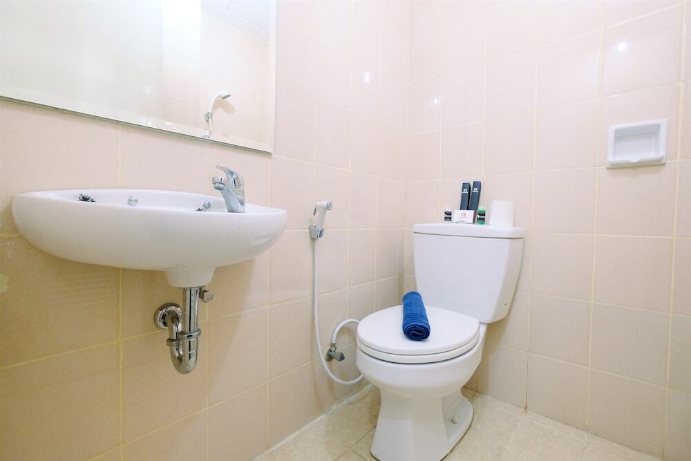 Джакарта: Comfy 2Br Gading Greenhill Apartment