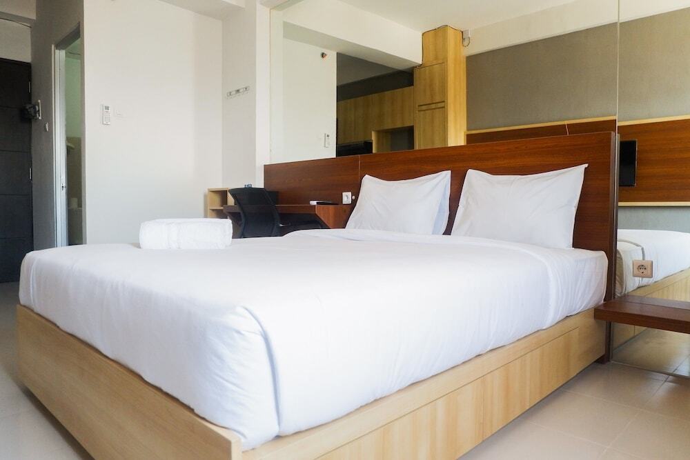 Сурабая: Comfy Studio Apartment at Menara Rungkut