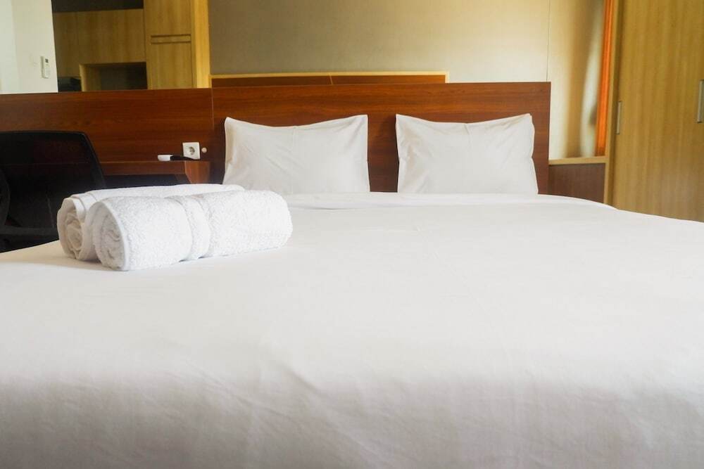 Сурабая: Comfy Studio Apartment at Menara Rungkut