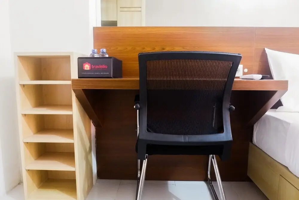 Сурабая: Comfy Studio Apartment at Menara Rungkut