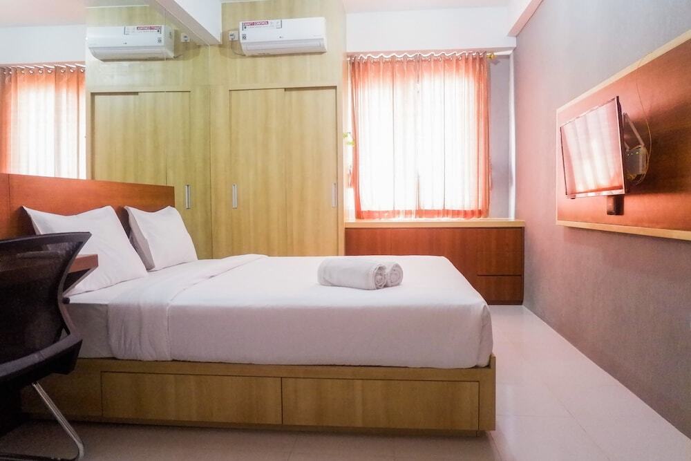 Сурабая: Comfy Studio Apartment at Menara Rungkut