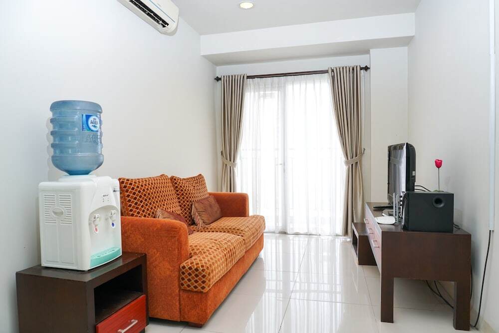 Джакарта: Elegant Pool View 2br Cosmo Mansion Apartment
