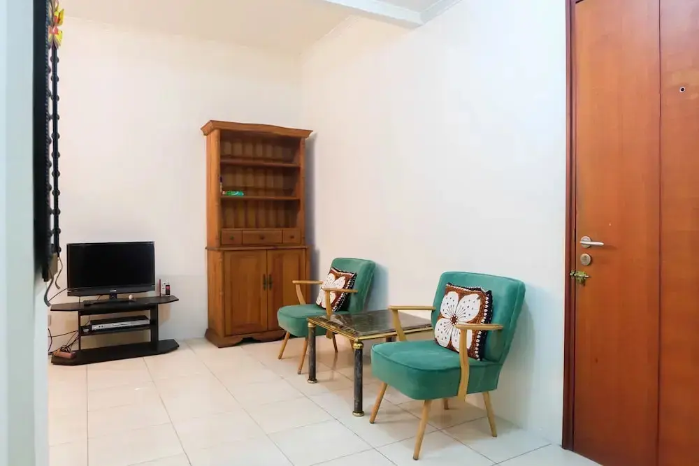 Джакарта: Homey & Vintage 2BR @ Sudirman Park Apartment