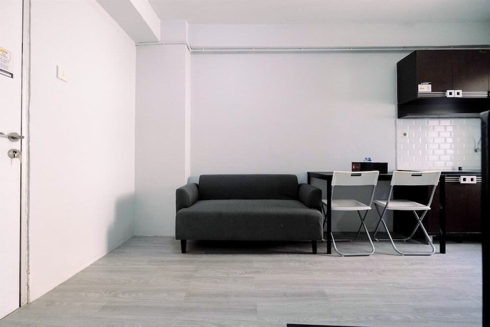 Джакарта: Homey 2BR at Gading Nias Residences Apartment