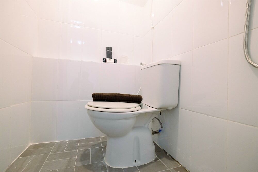 Джакарта: Homey 2BR at Gading Nias Residences Apartment